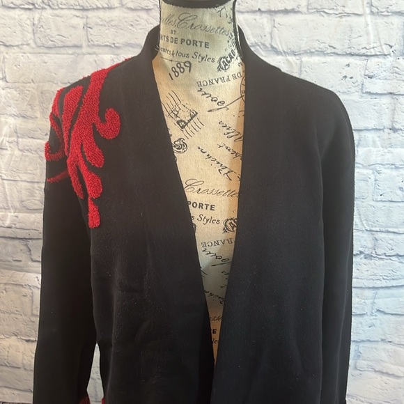 Chico’s Long Open Cardigan Sweater Duster Black with Red Design Chicos Size 2 - Picture 3 of 9